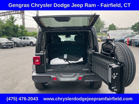 Certified 2025 Jeep Wrangler Unlimited Sahara AWD/4WD image 31