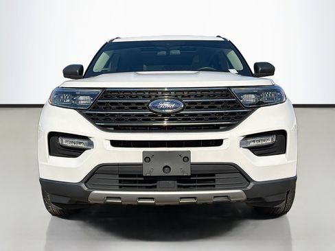 Used 2022 Ford Explorer XLT w/ Equipment Group 202A image 8
