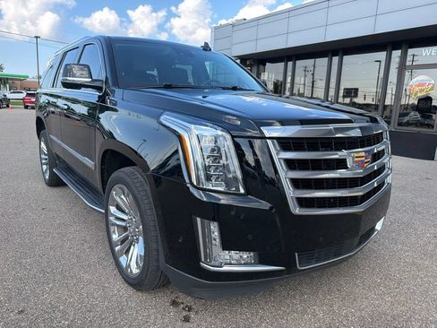 Used 2020 Cadillac Escalade Premium Luxury w/ LPO, Radiant Package AWD/4WD image 4