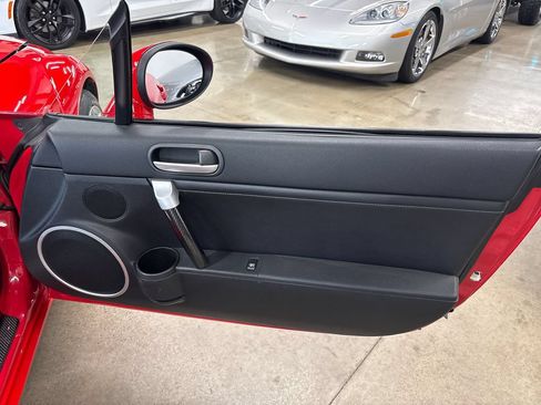 Used 2006 MAZDA MX-5 Miata Grand Touring RWD image 56