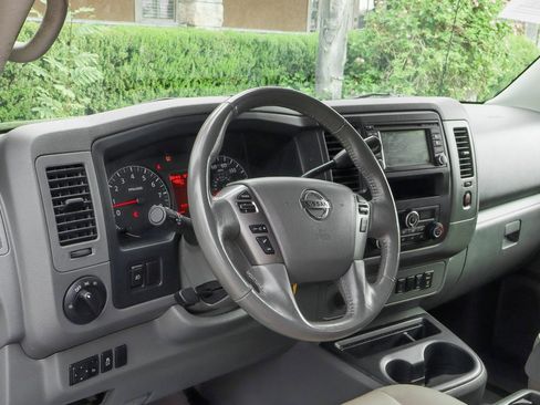 Used 2020 Nissan NV 3500 SL image 21