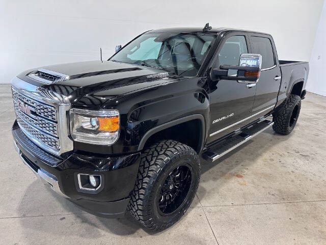 Used 2019 GMC Sierra 3500 Denali w/ Duramax Plus Package AWD/4WD image 2