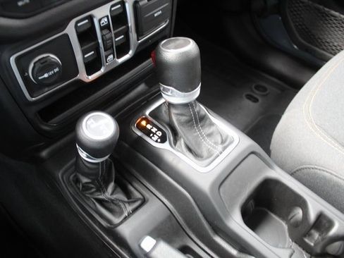 Used 2024 Jeep Wrangler Sport S image 32