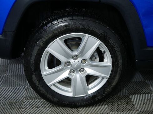 Used 2022 Jeep Compass Latitude image 11