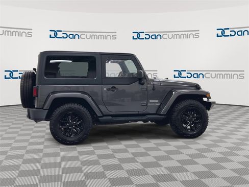 Used 2018 Jeep Wrangler Sport image 9
