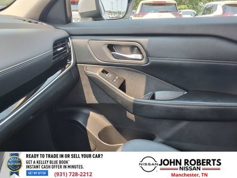 Certified 2025 Nissan Rogue SL FWD image 8