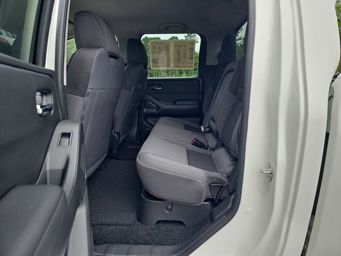 Used 2026 Nissan Frontier SV w/ Tow Package RWD image 15