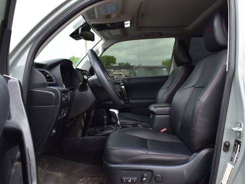 Used 2022 Toyota 4Runner TRD Off-Road Premium w/ Moonroof Package AWD/4WD image 9