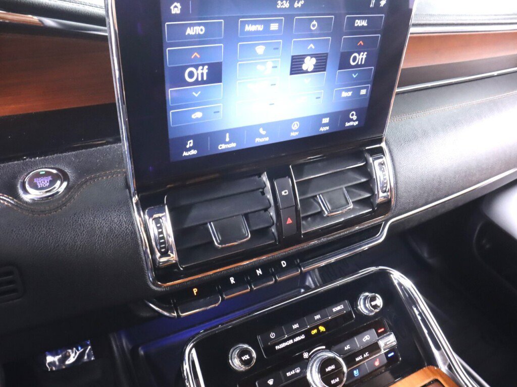 Used 2020 Lincoln Navigator L Reserve w/ Equipment Group 208A Reserve AWD/4WD image 15