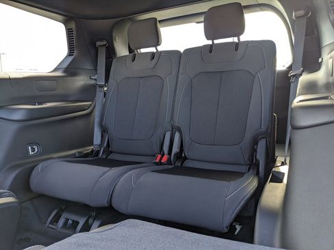 New 2025 Jeep Grand Cherokee L Laredo image 37