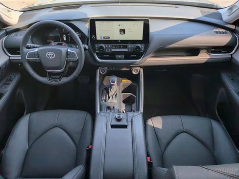 Certified 2026 Toyota Grand Highlander Platinum image 28