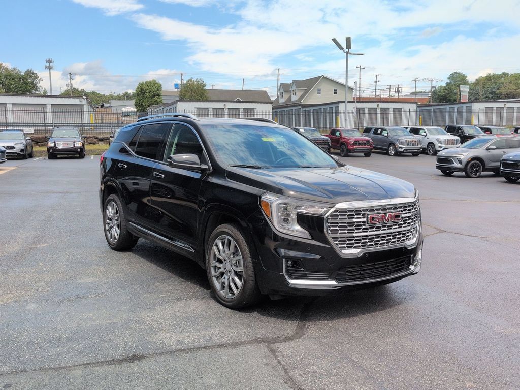 Used 2023 GMC Terrain Denali w/ LPO, Floor Liner Package AWD/4WD image 3