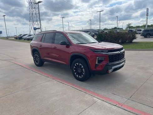 Used 2025 Chevrolet Traverse Z71 w/ Driver Confidence Package image 7