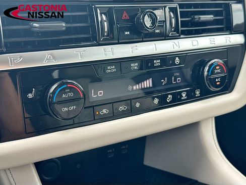 Used 2026 Nissan Pathfinder SL FWD image 19