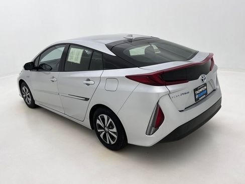 Used 2017 Toyota Prius Prime Premium image 9