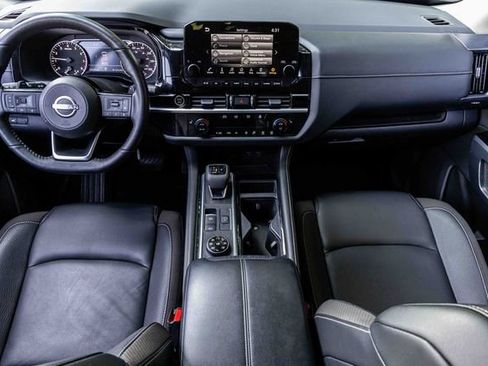 Certified 2024 Nissan Pathfinder SL image 21