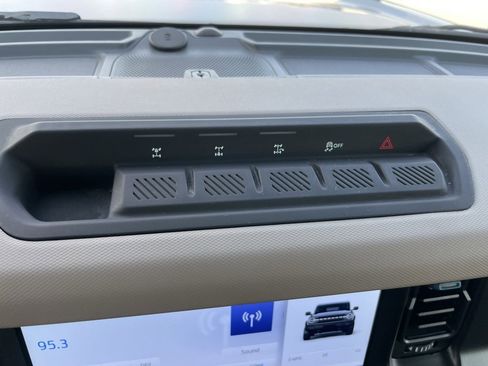 Used 2022 Ford Bronco Wildtrak image 11