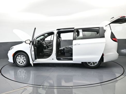 New 2026 Chrysler Pacifica Select image 66