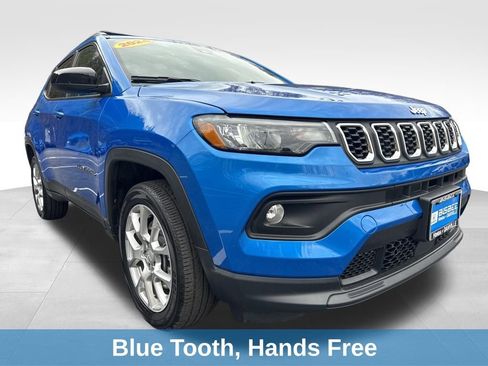 Used 2024 Jeep Compass Latitude image 10