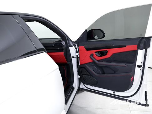 Used 2023 Lamborghini Urus S image 26