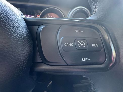 Used 2023 Jeep Gladiator Sport image 18