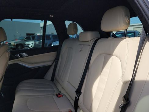 Used 2022 BMW X5 xDrive40i w/ Luxury Seating Package AWD/4WD image 11