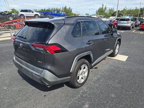 Used 2019 Toyota RAV4 XLE w/ Convenience Package FWD image 6