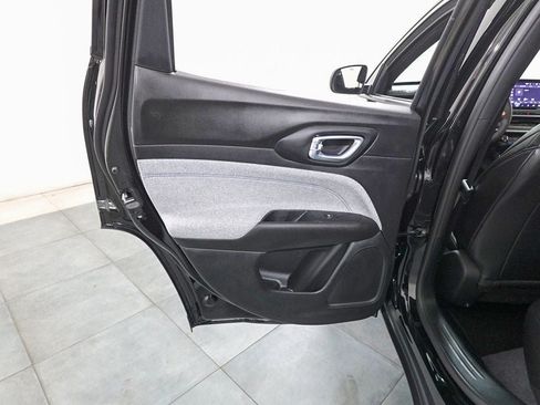 Used 2026 Jeep Compass Latitude AWD/4WD image 24