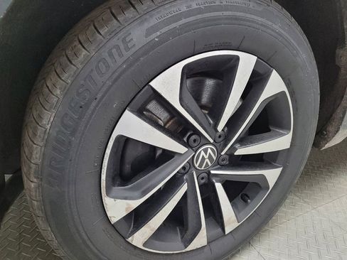 Used 2022 Volkswagen Tiguan S image 31