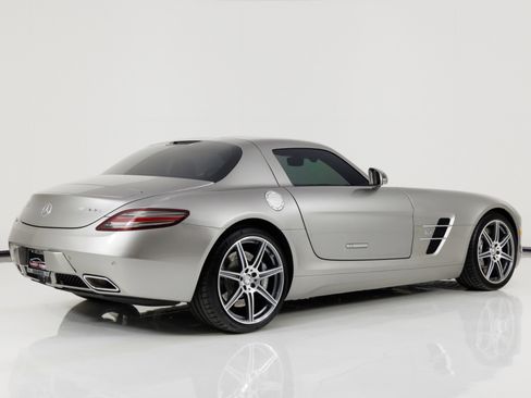 Used 2011 Mercedes-Benz SLS AMG Coupe image 3