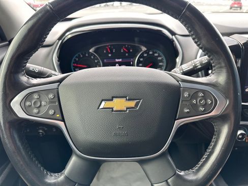 Used 2021 Chevrolet Traverse LT image 12