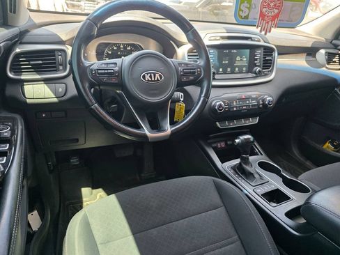 Used 2017 Kia Sorento AWD w/ LX V6 Convenience Package image 8
