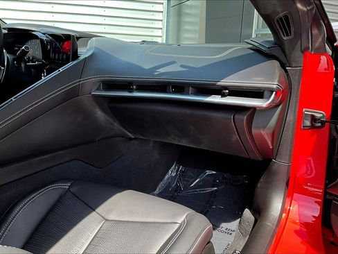 Used 2021 Chevrolet Corvette Stingray Premium Conv w/ Z51 Performance Package image 16