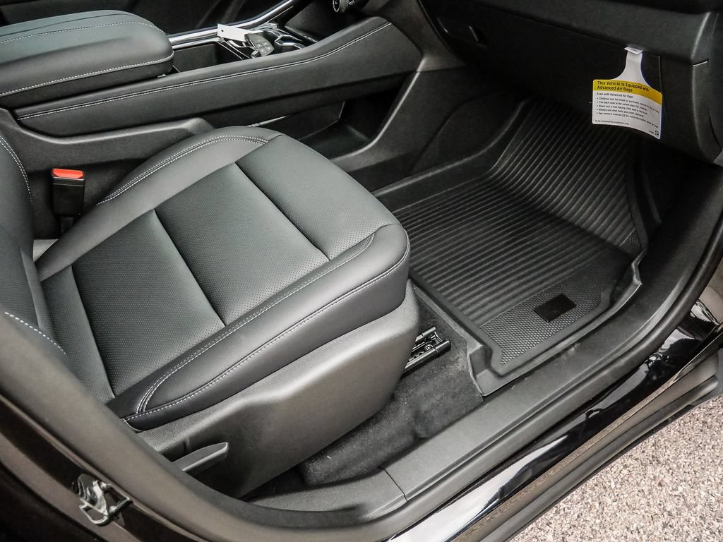 New 2027 Chevrolet Traverse LT w/ Driver Confidence Package FWD image 15