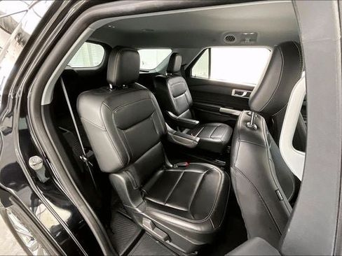 Used 2022 Ford Explorer XLT w/ Equipment Group 202A AWD/4WD image 18