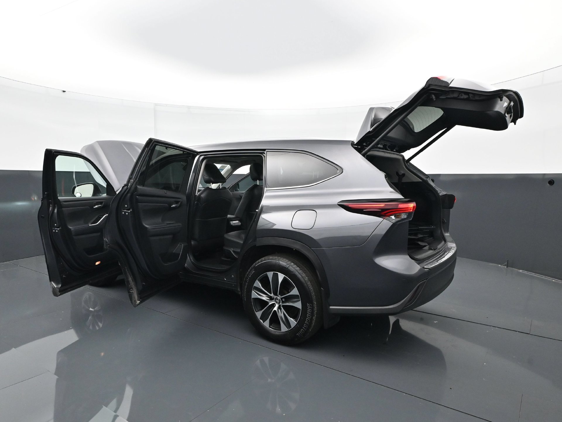 Used 2025 Toyota Highlander XLE AWD/4WD image 31
