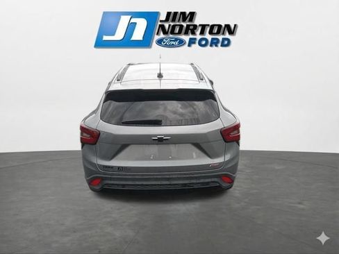 Used 2026 Chevrolet Trax RS FWD image 8