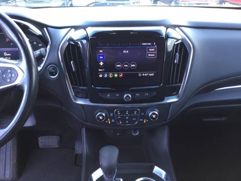 Used 2021 Chevrolet Traverse LT image 9