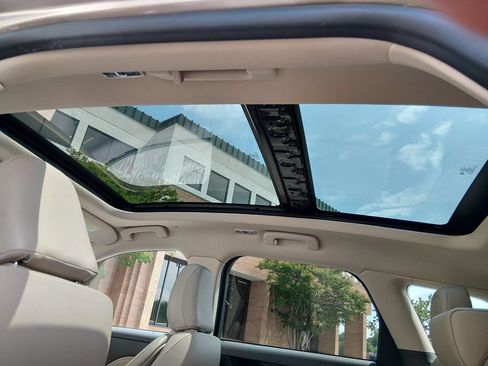 Used 2021 Lincoln Corsair AWD w/ Premium Package image 14