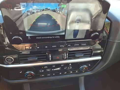 Used 2022 Nissan Pathfinder SL image 15