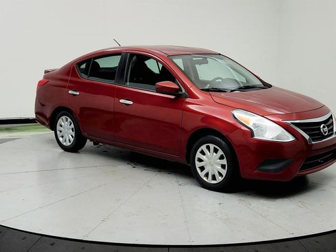 Used 2018 Nissan Versa SV image 3