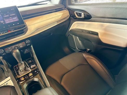 Used 2026 Jeep Compass Limited image 25