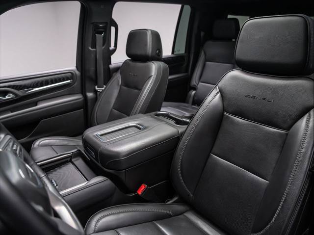 Used 2023 GMC Yukon XL Denali AWD/4WD image 17