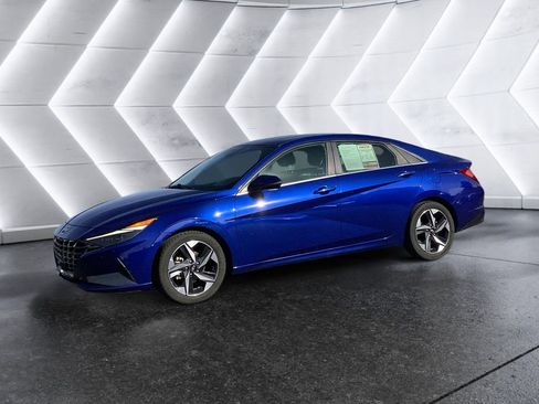 Used 2023 Hyundai Elantra Limited image 3
