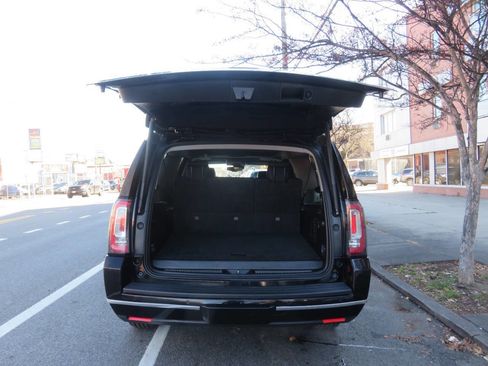Used 2019 GMC Yukon XL SLT image 25