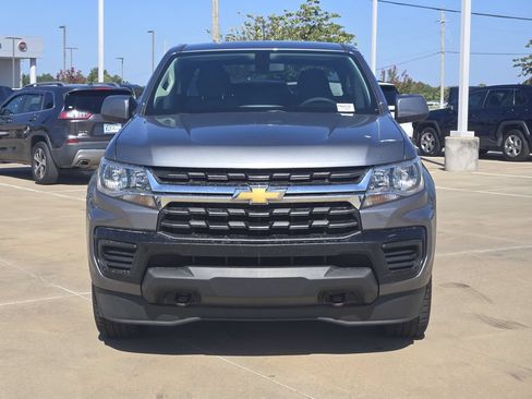 Used 2022 Chevrolet Colorado W/T AWD/4WD image 2