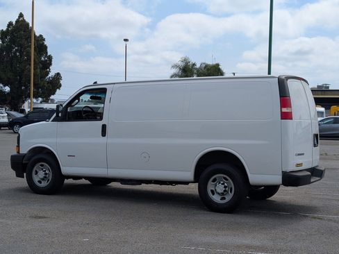 Used 2017 Chevrolet Express 3500 image 5