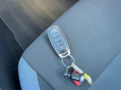 Used 2025 Nissan Versa SV image 21