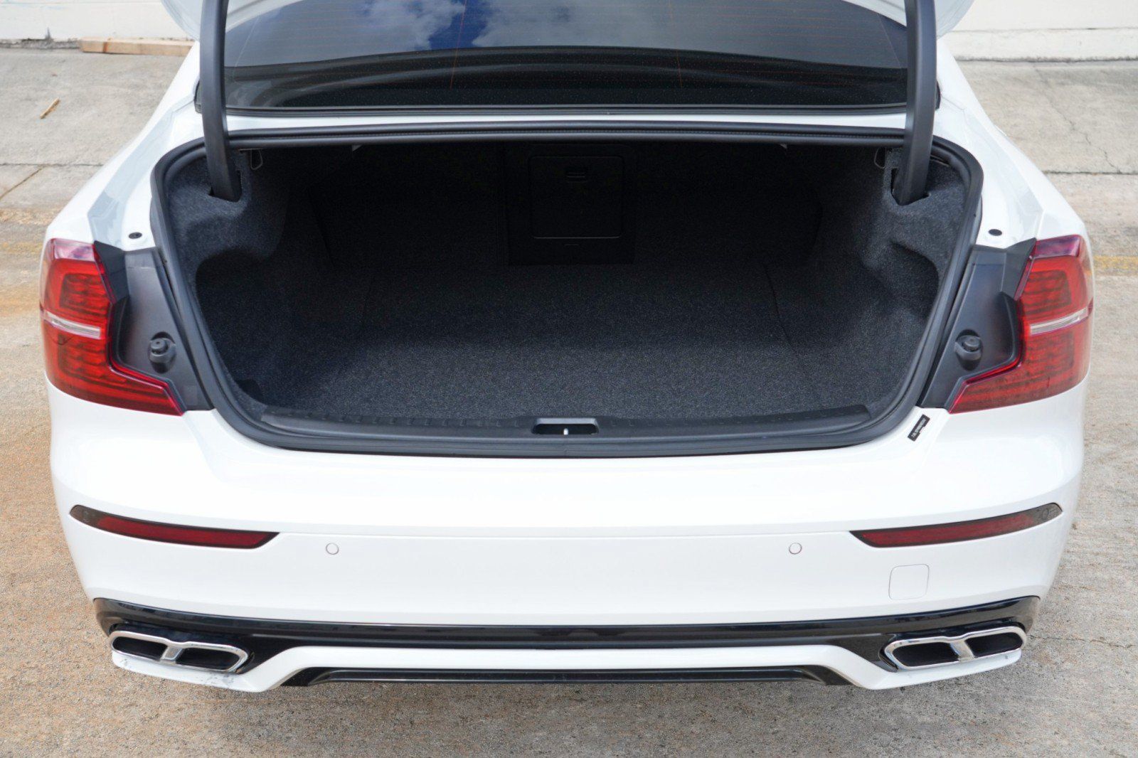 Used 2022 Volvo S60 B5 R-Design w/ Climate Package FWD image 8
