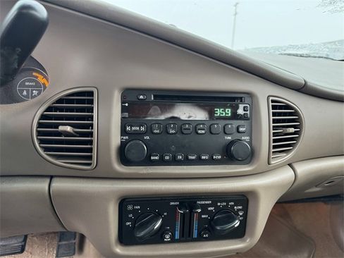 Used 2005 Buick Century Custom image 16